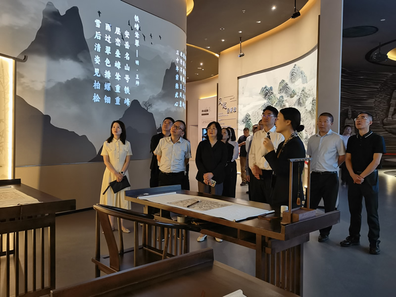 1 调研组参观安岳石窟数字展示中心.jpg